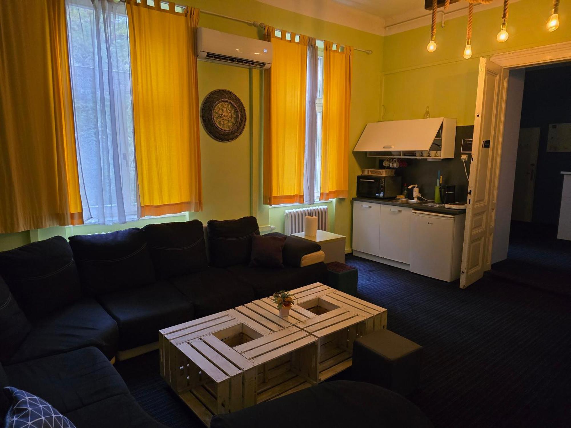 Spacious Tuzlaks Apartments Sarajevo Ferhadija Εξωτερικό φωτογραφία
